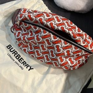 Burberry crossbody bay